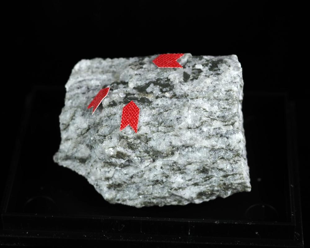 Lusernaite-(Y)